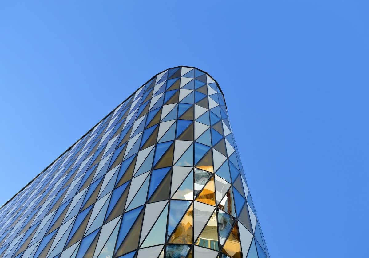 世界杯比赛直播下载-直击F1中国大奖赛首日，各地车迷背“痛包”应援，座无虚席预计三天到场23万人