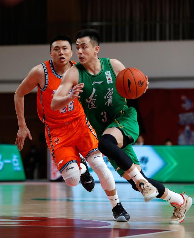 争冠组同取开门红!辽篮双枪发威 广东惊险过关
