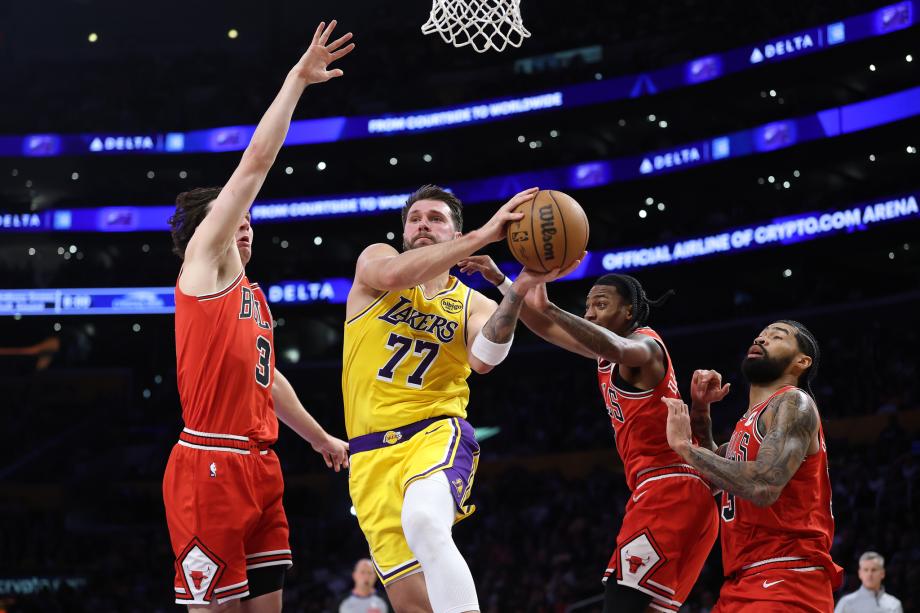 世界杯官方软件安装-东契奇湖人生涯新高51分10篮板9助攻 湖人力擒公牛